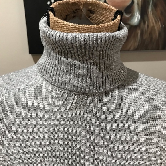 ▪️JOSEPH A Silver Glitter Turtleneck - Picture 9 of 9